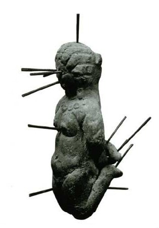 Muñeco de Vudú Romano que se conserva en el Louvre Muñeco de Vudú Romano que se conserva en el Louvre